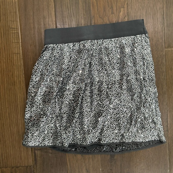 GAP Sequin Skirt - Picture 2 of 6